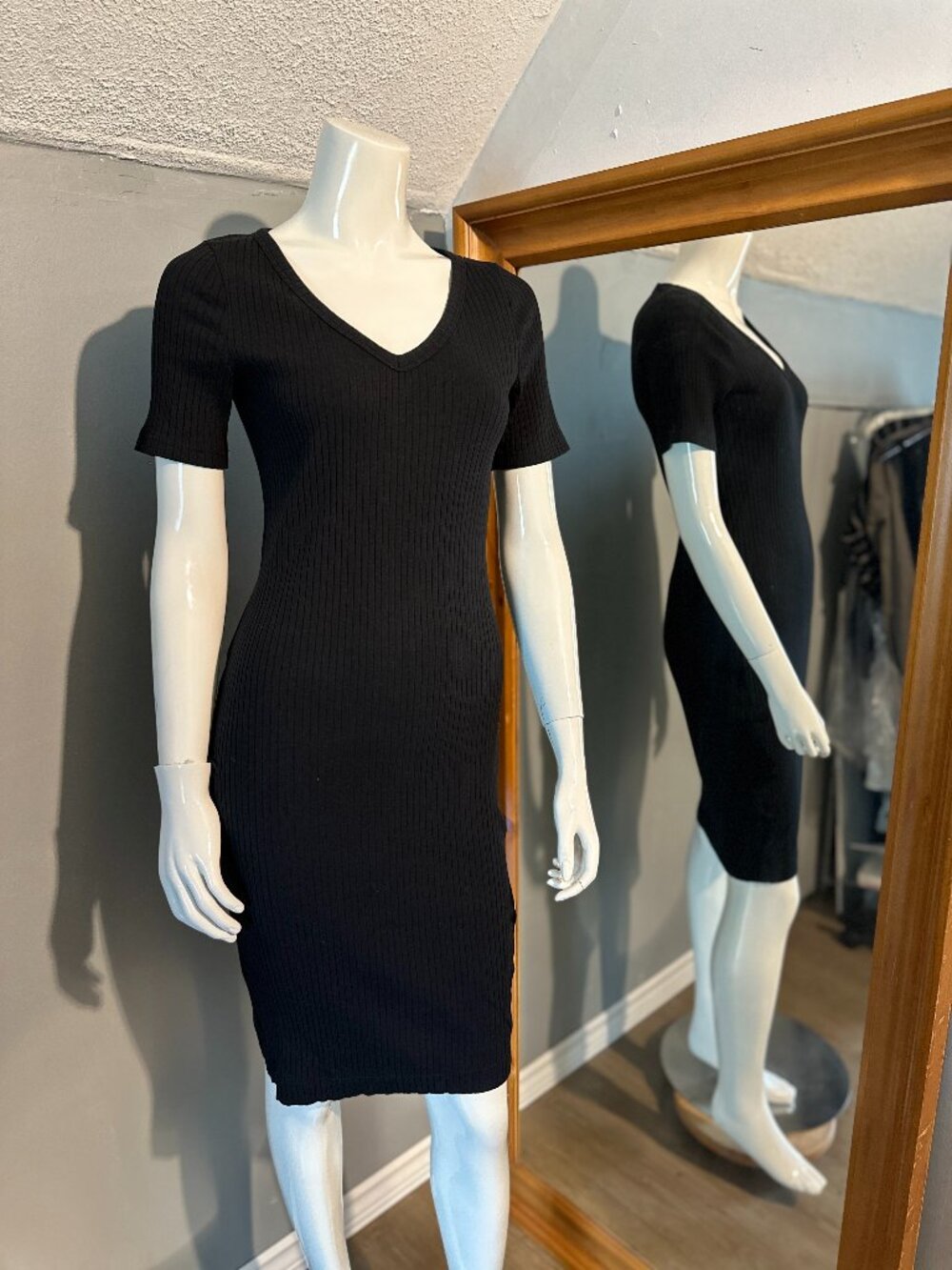 DR-36 — Banana Republic Ribbed Knit T-Shirt Dress (NWT) — Size M Tall